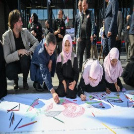 Vali Aktaş, çocuklarla birlikte Filistin’in sesi oldu