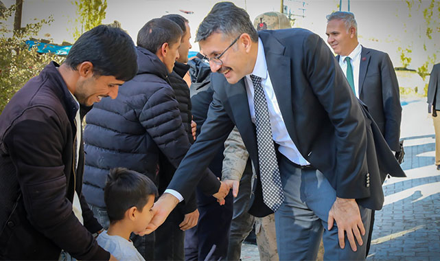 Hakkari Valisi Çelik, köylülerin taleplerini dinledi;