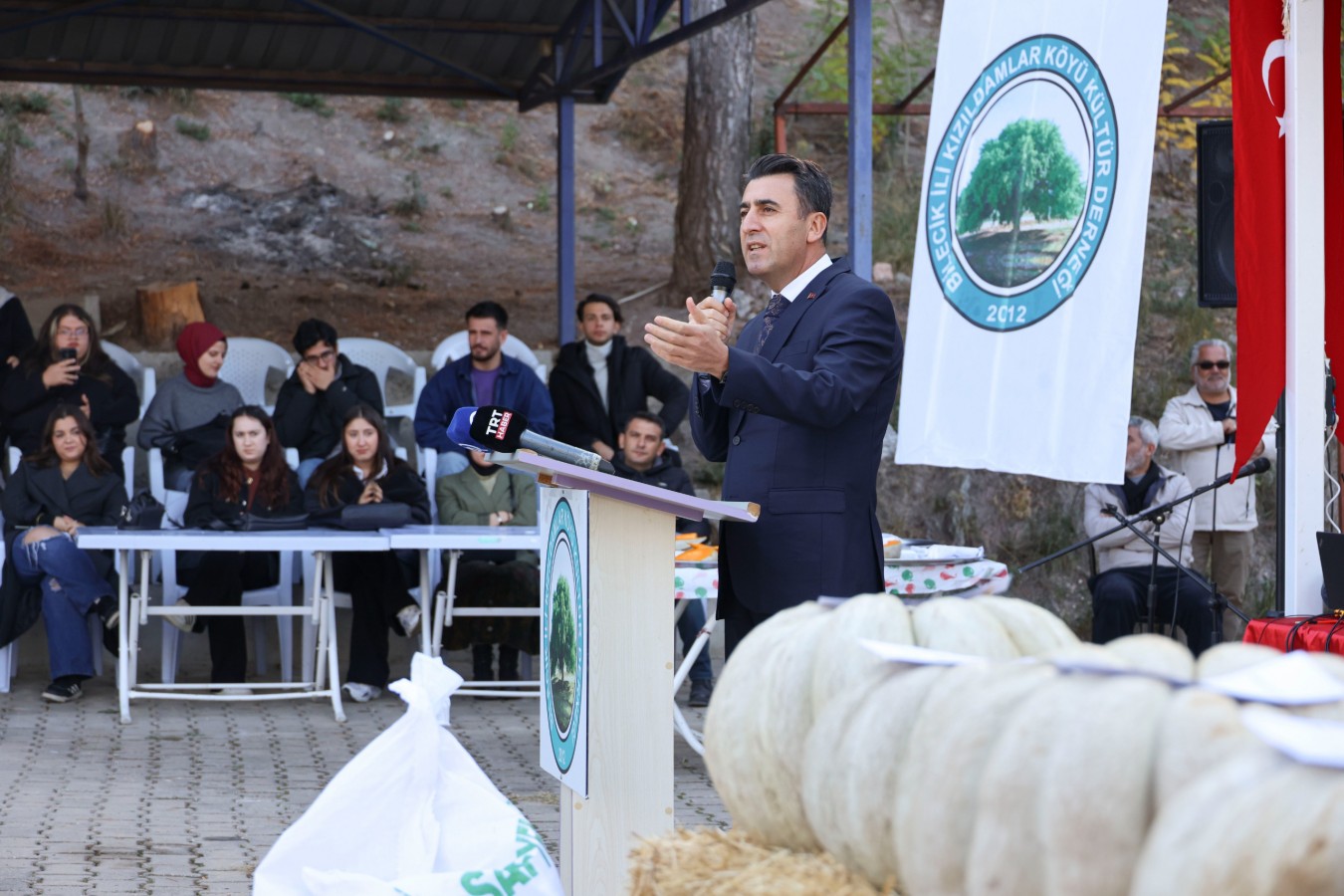 Vali Aygöl'den, Kızıldamlar Kestane Kabağı'na övgü dolu sözler;