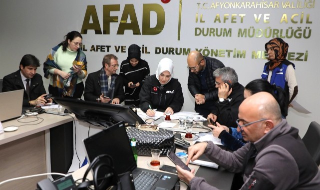 “Kalbimiz depremzedelerle atıyor”