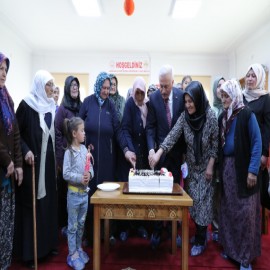 Şehit annelerinin Anneler Günü’nü kutladı