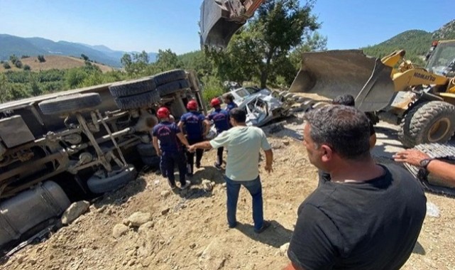 Kamyon cenaze defneden kalabalığın arasına daldı: 4 ölü, 25 yaralı