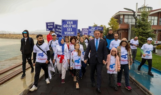 Vali Balcı, Van Gölü için yürüyenlere destek verdi