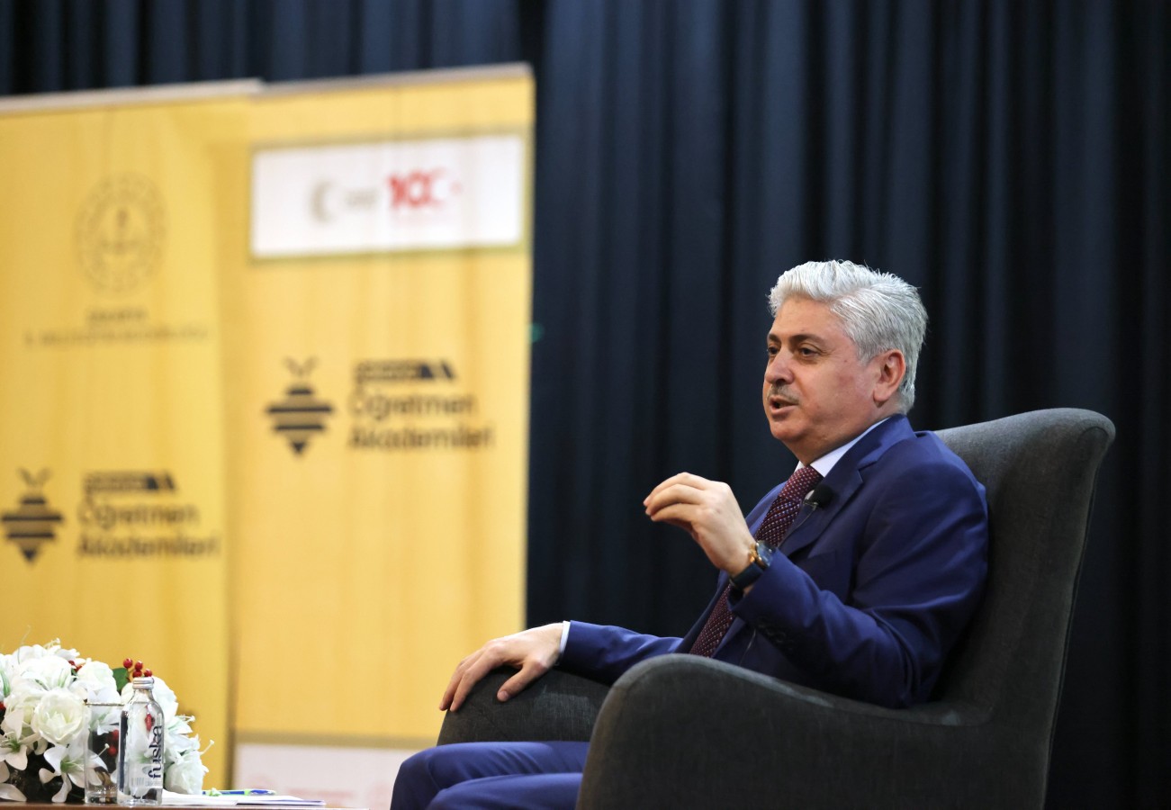 "Öğretmen bir öğrencinin kalbine umut ektiğinde bir milletin geleceği şekillenir";