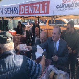 Kaymakam Demir, vatandaşlara balık-ekmek ikram etti