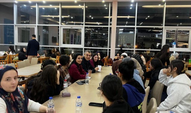 Vali Toros, öğrencilerin sofrasına misafir oldu