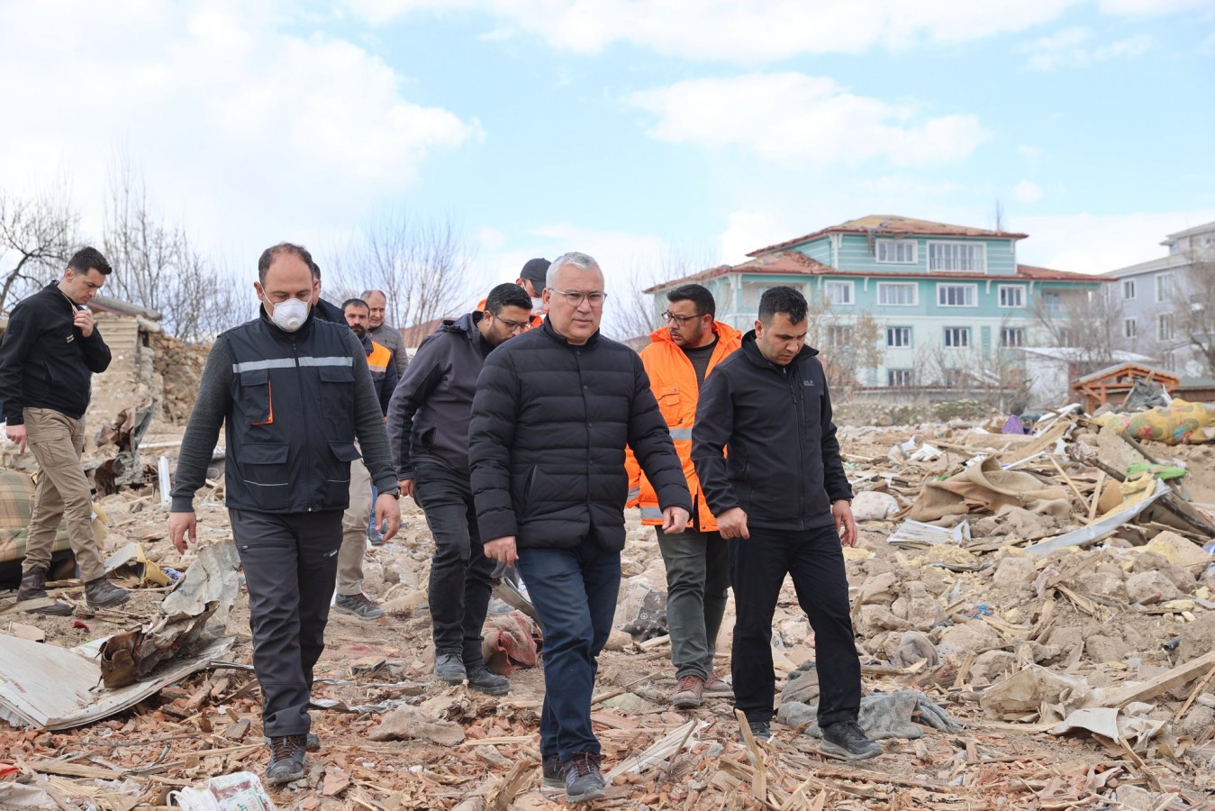 Doğanşehir’de enkaz kaldırma çalışmaları son sürat