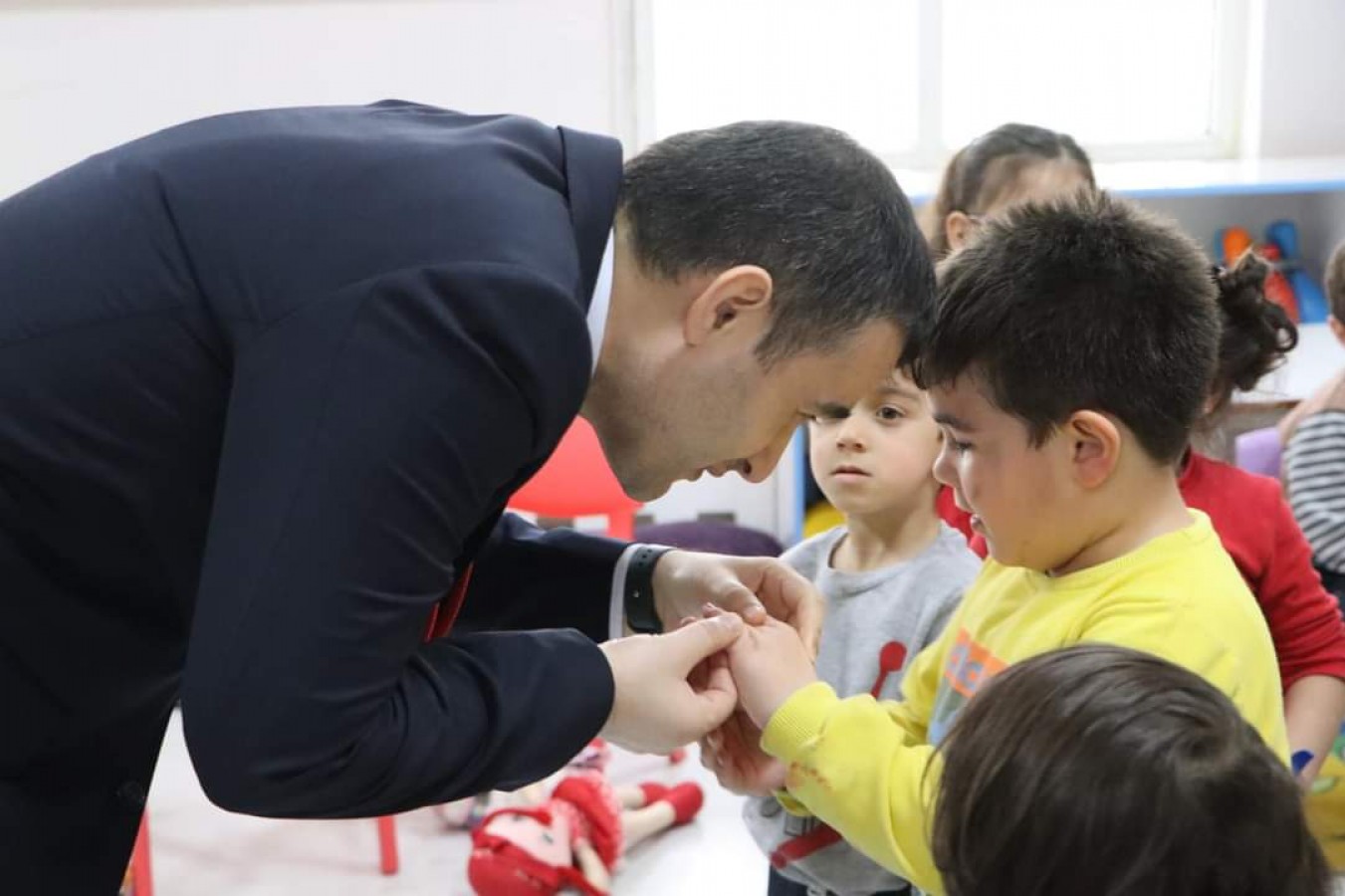 Minik öğrencilerden depremzede arkadaşları için oyuncak kampanyası