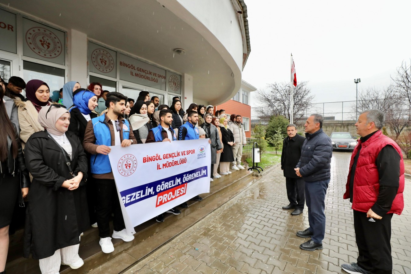 100 genci, kadim şehir Mardin'e uğurladı