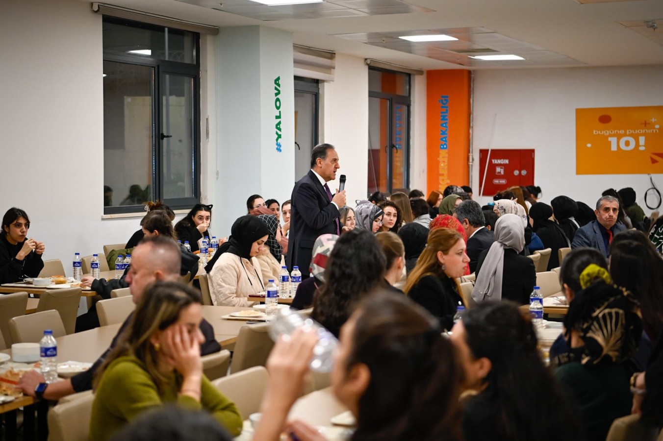 "Gençlerin önlerindeki engelleri kaldırmak bizim en temel görevimiz"