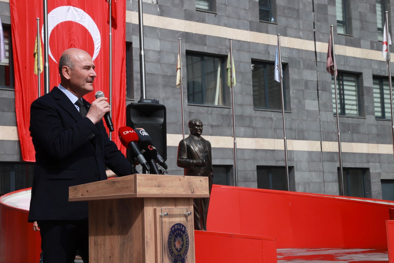 “Türk Polis Teşkilatı tarihinin en başarılı günlerini yaşıyor”;