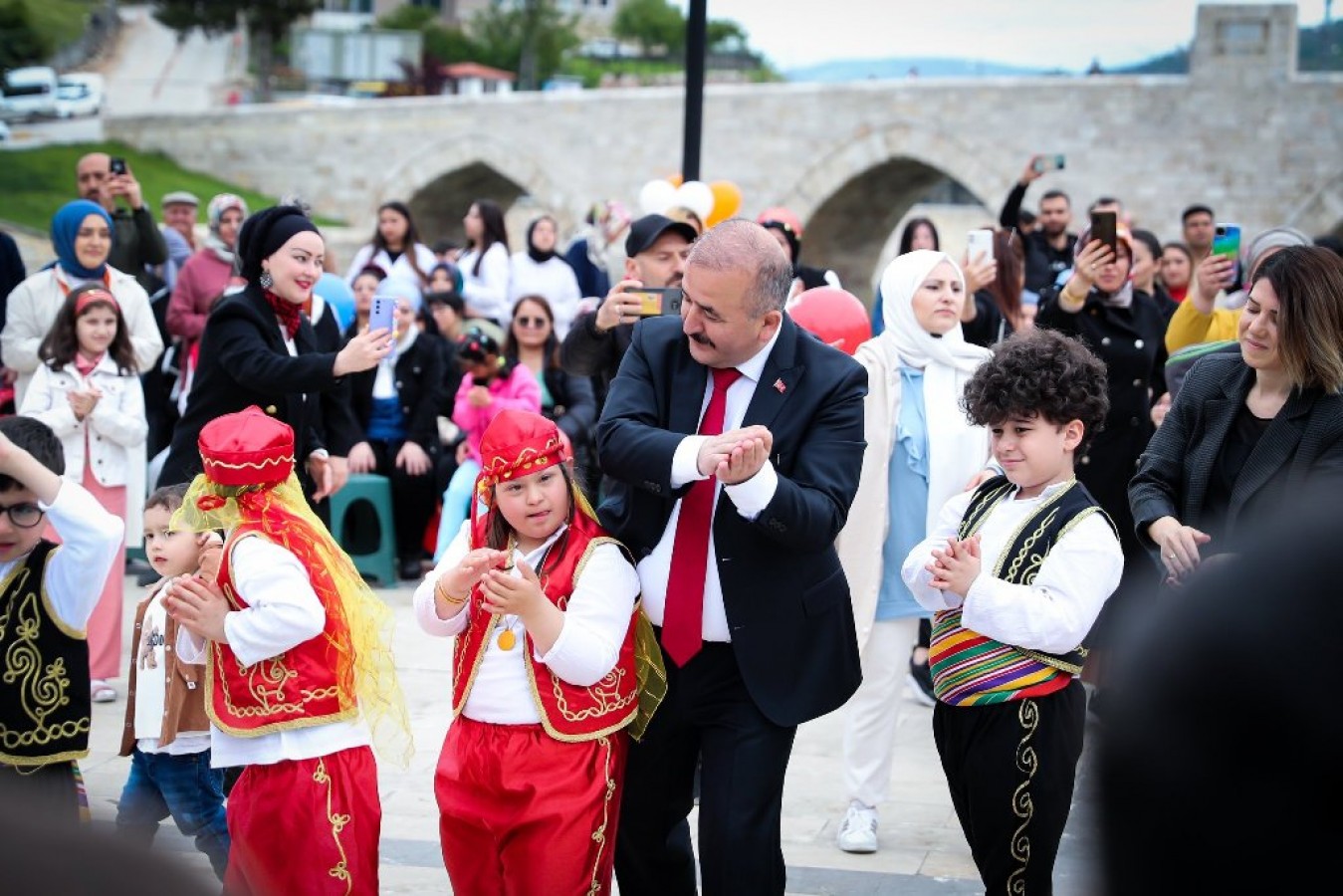 Özel çocuklarla ellik oyunu;