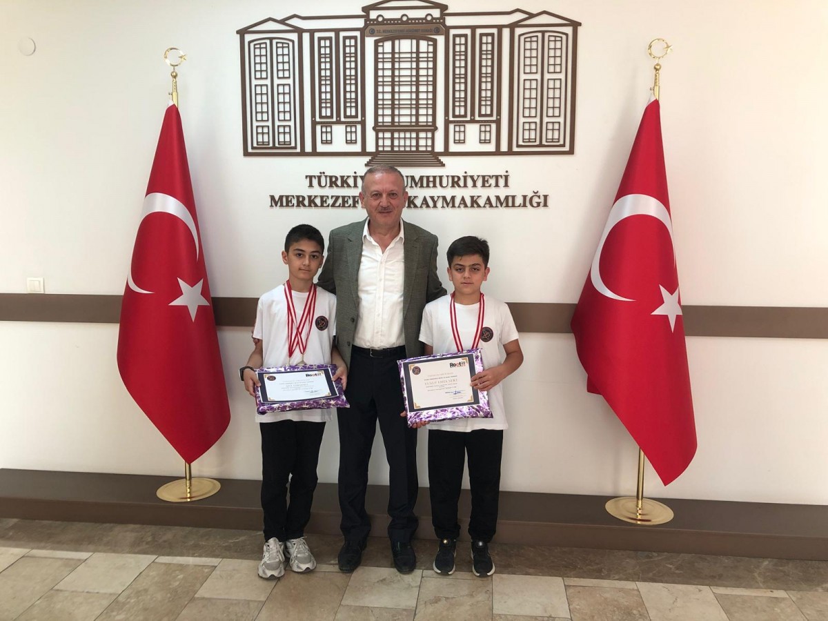 Merkezefendili öğrencilerden Türkiye ikinciliği