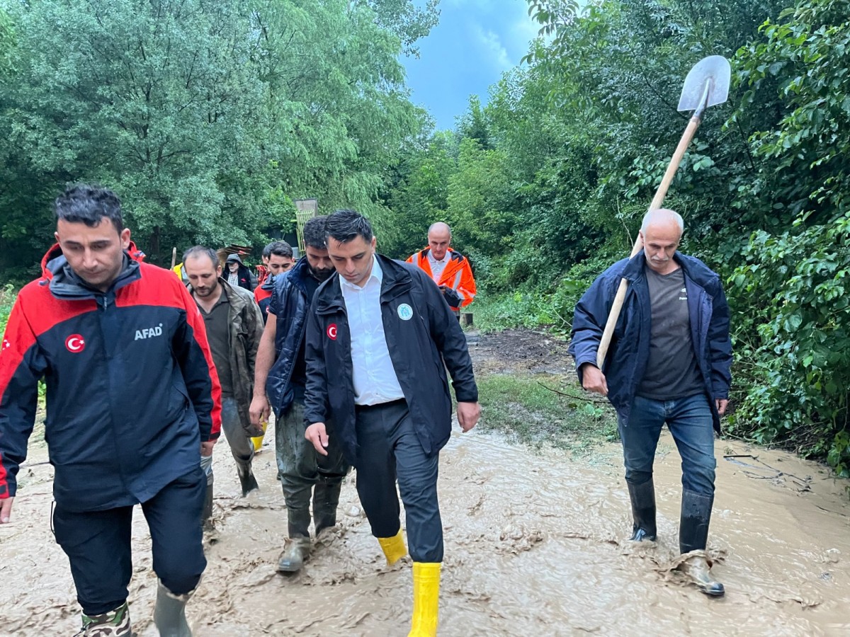 Sabaha kadar çalışan ekibe teşekkür etti;