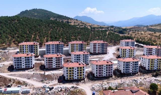 Bakan Kurum’dan, Sındırgı Depreminin 1. yılı paylaşımı: “Yalnız bırakmadık, bırakmayız”