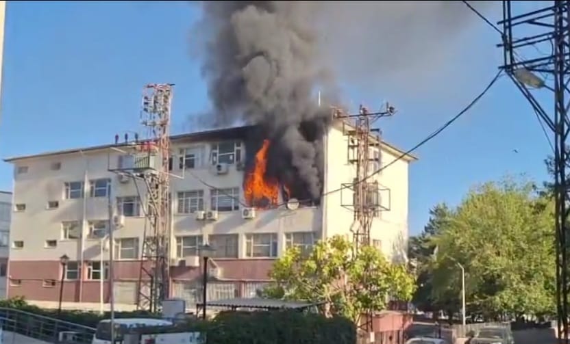 Hilvan Hükümet Konağı’nda yangın çıktı;
