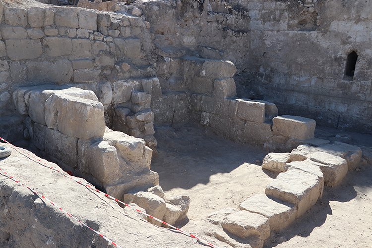 Hasankeyf'te 1600 yıllık askeri yapı kalıntıları bulundu;