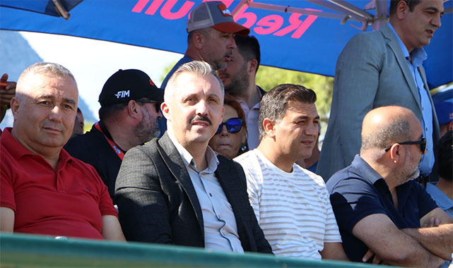 Kemer plajları bu kez motosikletlerle sallandı;