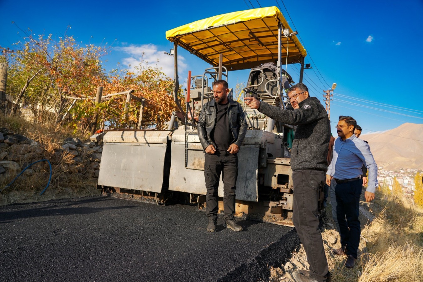 Vali Çelik, yol çalışmaları için talimat verdi;