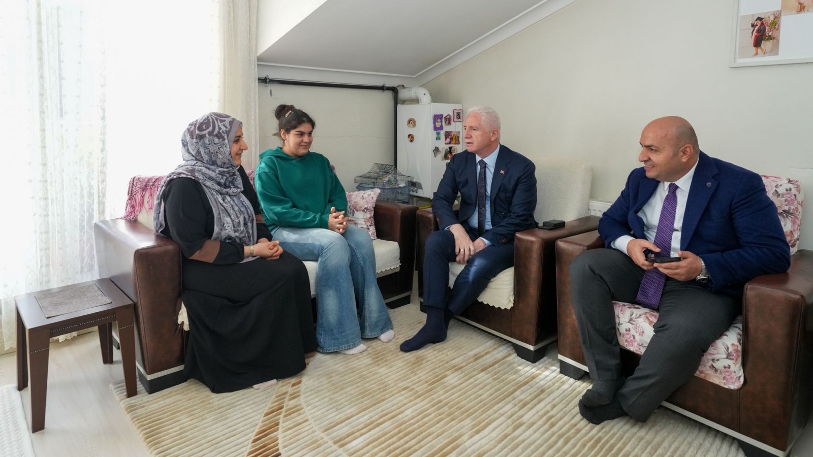 Vali Gül, 10 ailenin misafiri oldu;