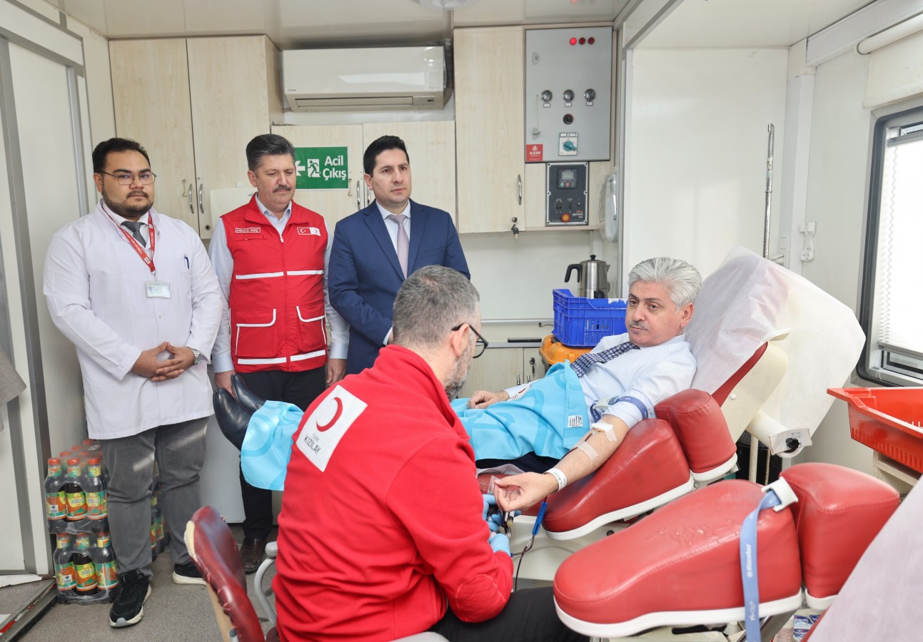 Vali Doğan, önce kan verdi sonra herkesi davet etti;