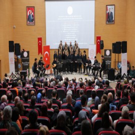 "Sanat, toplumları bir arada tutan en kıymetli bağlardandır"