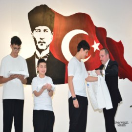 Geleceğin şefleri, ceketlerini giydi