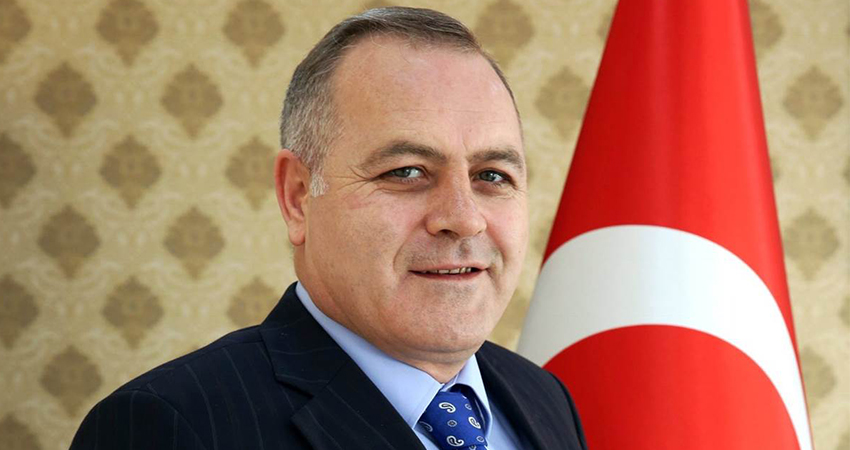Dr. Mustafa Ayhan;