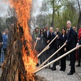 Edirne’de Nevruz ateşi yakılıp dilekler tutuldu