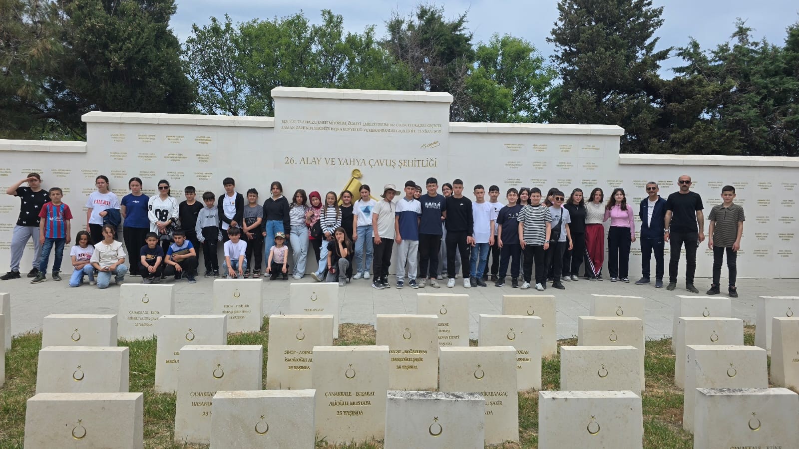 Tüm erkekleri savaşlarda şehit düşen Ersizler köyünün çocukları Çanakkale'yi gezdi;
