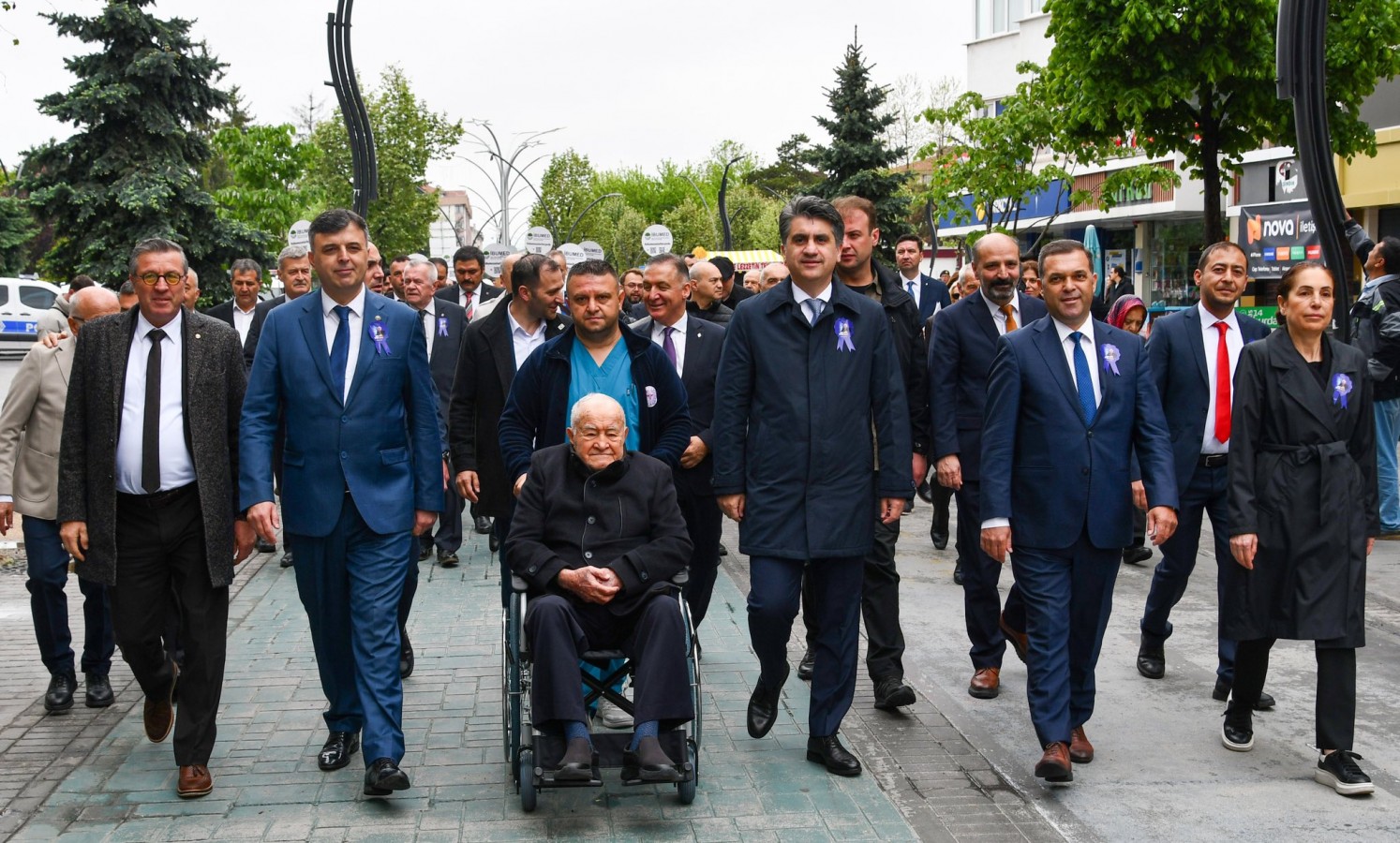 "Kalbi her zaman hayırla dolu olan İzzet Baysal’ı rahmetle anıyoruz";