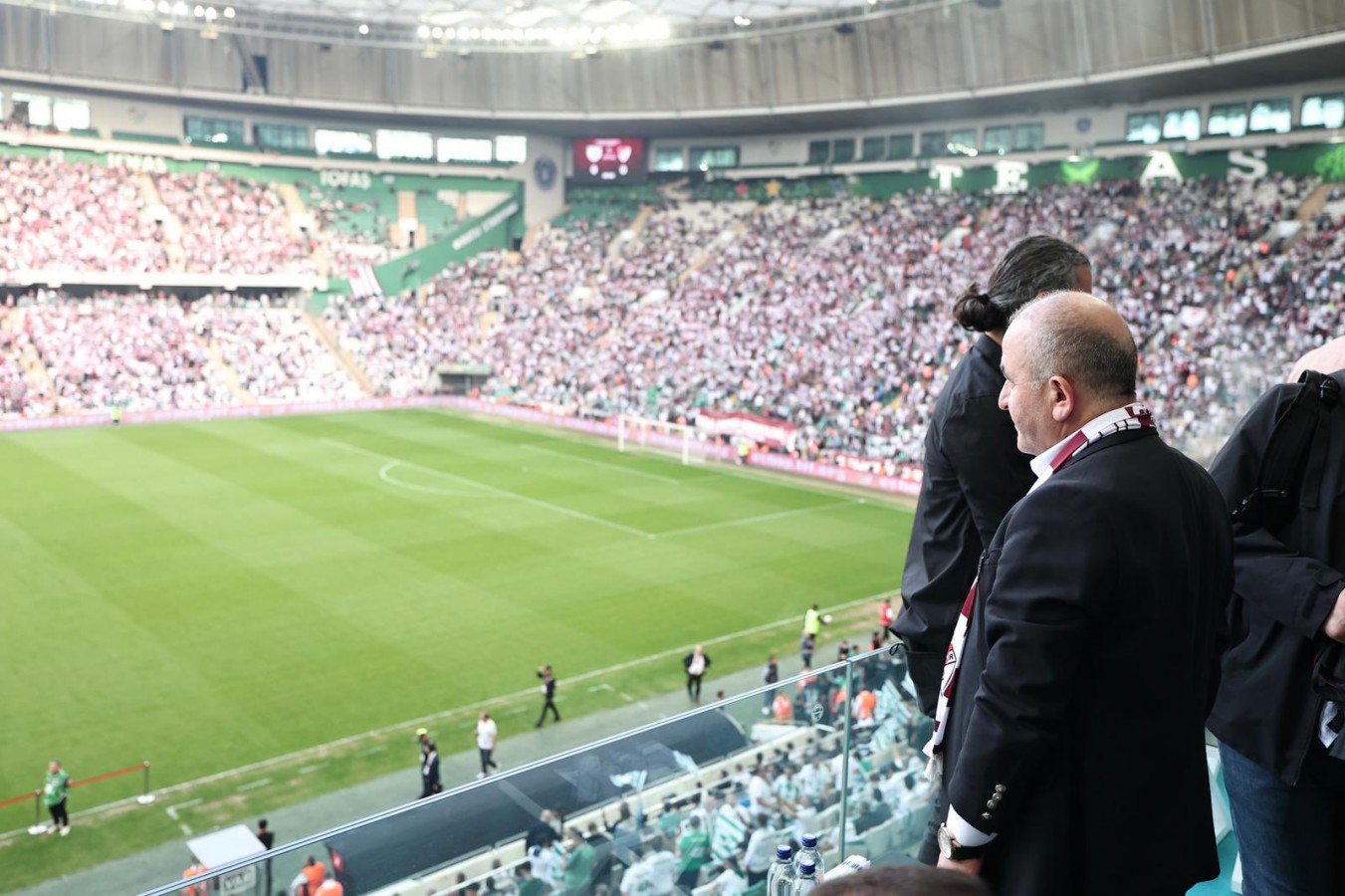 Vali Hatipoğlu’ndan Elazığspor’a tribünden tam destek