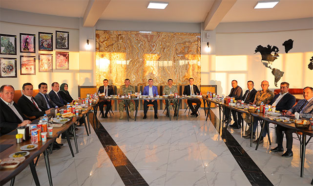 Vali Eldivan, mülki idare amirlerini uğurladı: Yolları açık olsun...