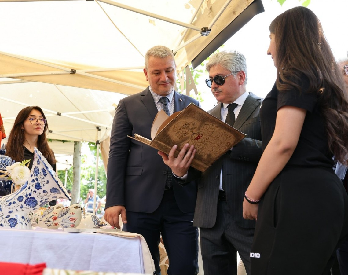 "Kültürümüze ve dilimize sahip çıkan öğrencileri kutluyorum"
