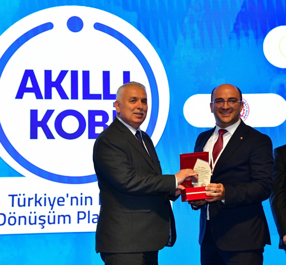 Vali Yıldırım'dan dijital dönüşüm çağrısı: Günümüzde dijitalleşme bir tercih değil, zorunluluk