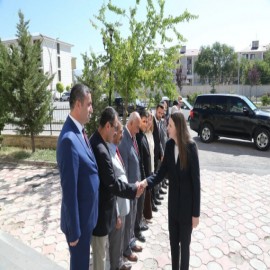 Gürpınar'ın ilk kadın kaymakamı Fatma Turhan Keser göreve başladı