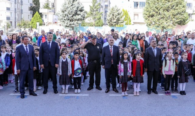 20 milyon öğrenci için ders zili çaldı