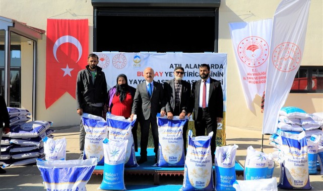 1060 çiftçiye 530 ton buğday tohumu dağıtıldı