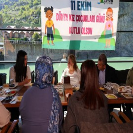 “Sevgi ve güven içinde yetişen kız çocukları, güçlü Türkiye’nin en kıymetli varlıkları”