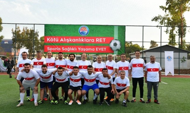 Protokol gençlerle futbol oynadı