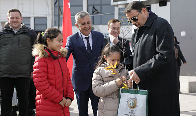 Vali Işın fidan dağıtımına katıldı: Her fidan geleceğe bırakacağımız en güzel mirastır;