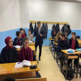 "Gençlerimizin öğrenme isteği umut veriyor"