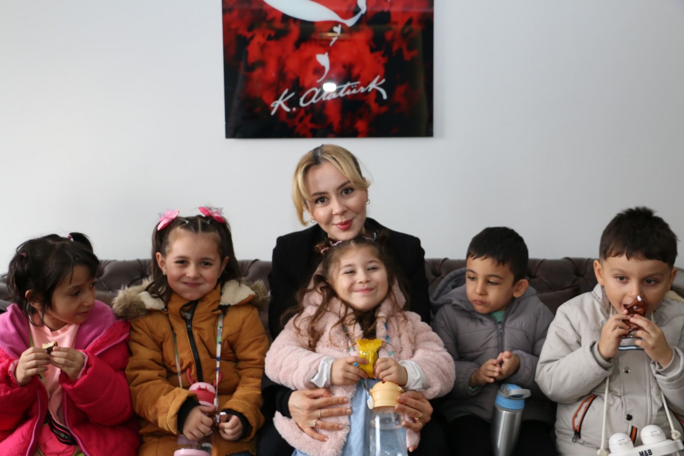 Kaymakam Şıktaş, miniklerin sorularını makamında yanıtladı;