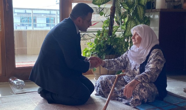 Yaşlıların hanelerine misafir oldu