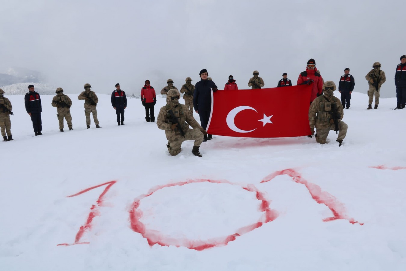 Ilgaz'ın zirvesinde İstiklal Marşı