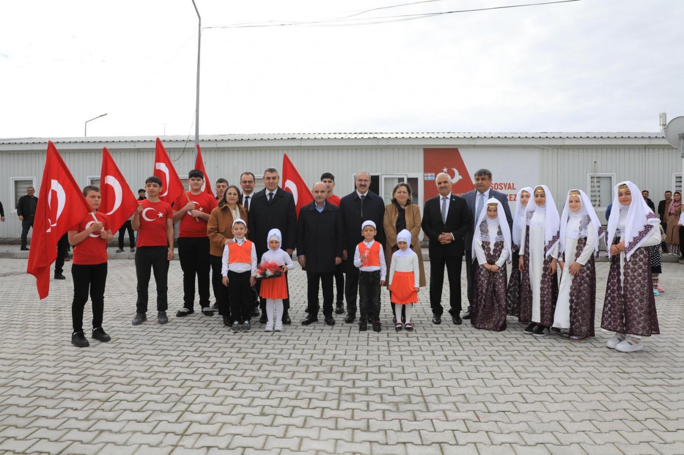 Elazığ’daki Ahıska Türklerini bayramda yalnız bırakmadılar;