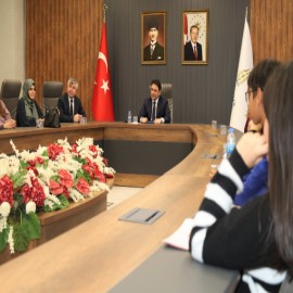 Kaymakamdan, başarılı öğrencilere ödül