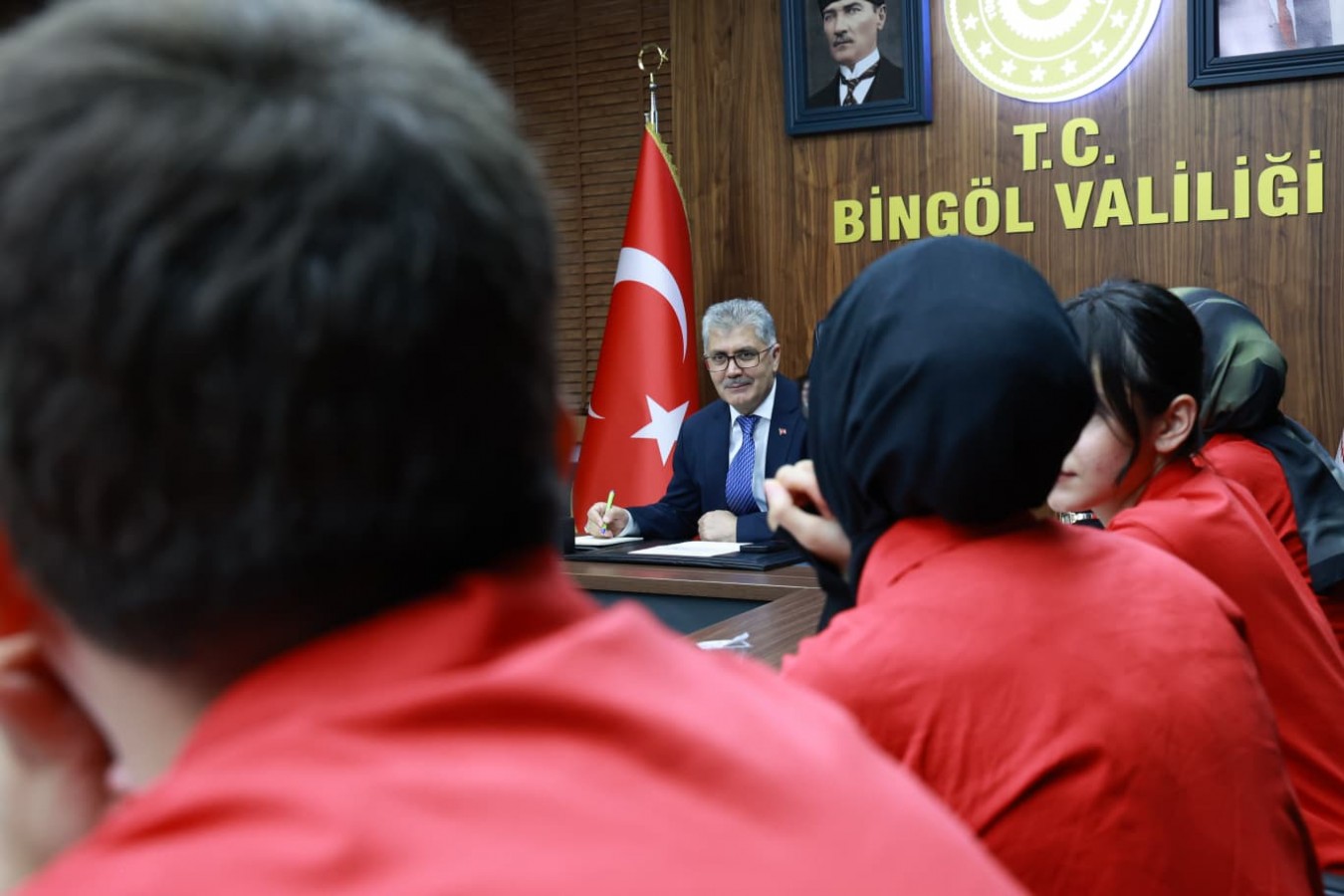 Vali Çelik, TÜBİTAK’ta derece elde eden öğrencileri valilikte ağırladı