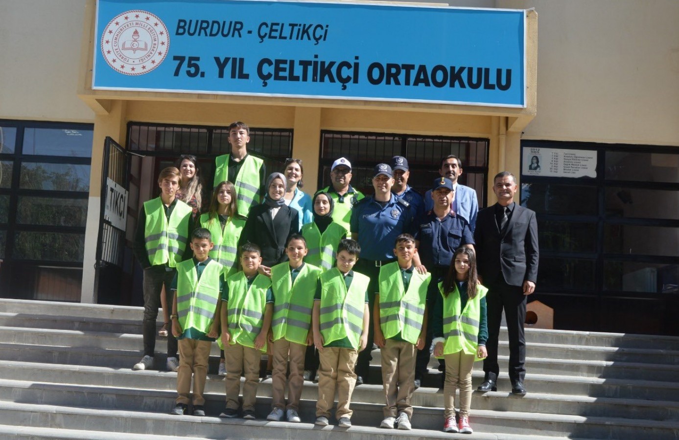 Öğrenciler trafikte daha görünür olacak