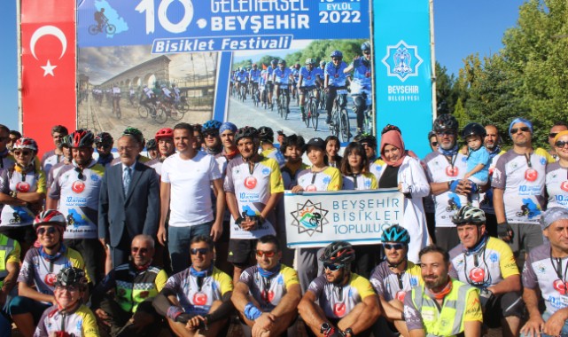 Beyşehir Gölü etrafında 165 kilometre pedal çevirdiler